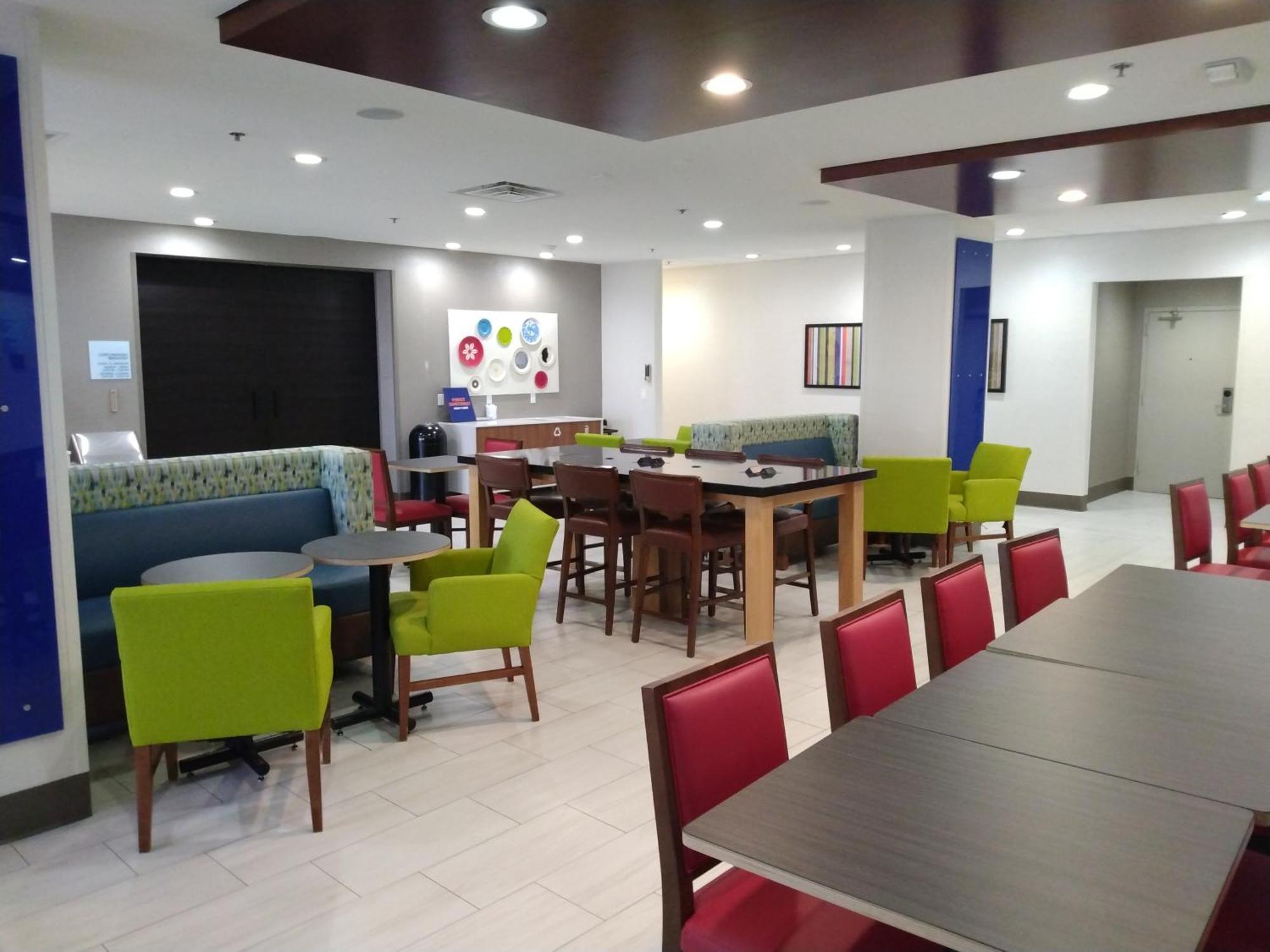 Holiday Inn Express Hotel & Suites Albuquerque Midtown By Ihg Екстериор снимка